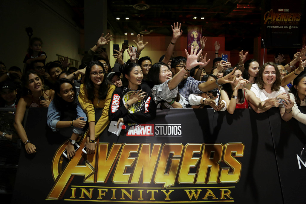 Fan Singapore đợi hơn 15 tiếng để gặp dàn sao Avengers: Infinity War’